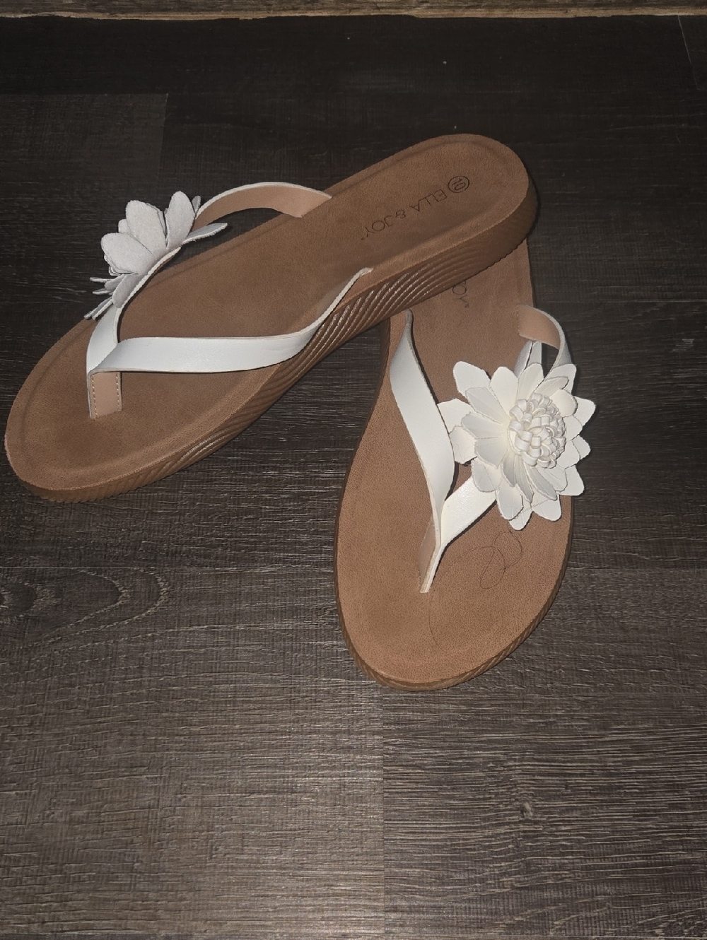Bella Vita White Floral Thong Sandals for Women